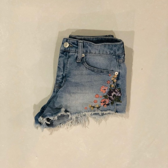 Embroidered High Rise Short - Picture 3 of 3